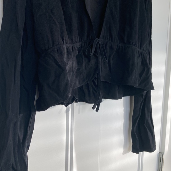 Sunday Best Tie-Front Crop Blouse - Picture 5 of 6